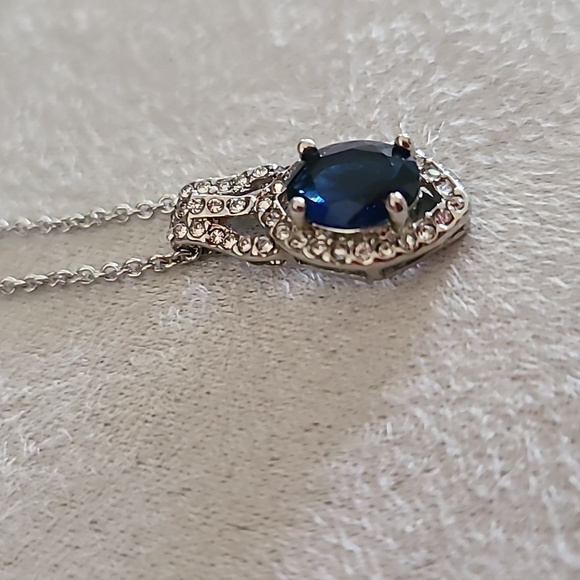 FINE SILVER PLATED NAVY BLUE & WHITE CRYSTAL PENDANT APPROX 18" - Picture 6 of 16